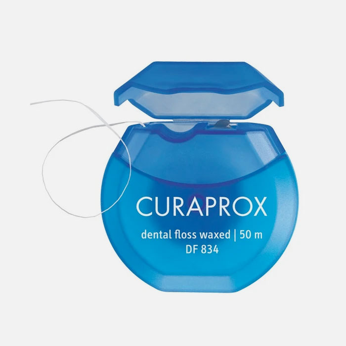 Curaprox DF834 povoščena nitka